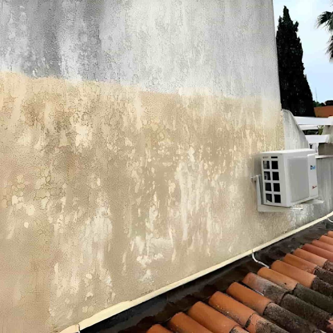 Reprise de l’étanchéité en pied de mur et solin de façade au-dessus des tuiles